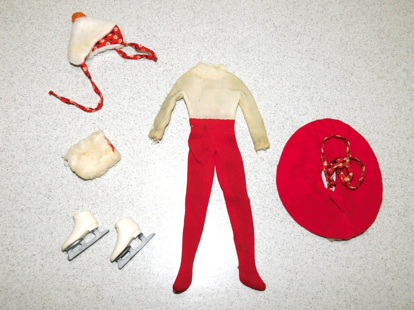 Barbie:  Skipper VINTAGE Complete SKATING FUN Outfit!