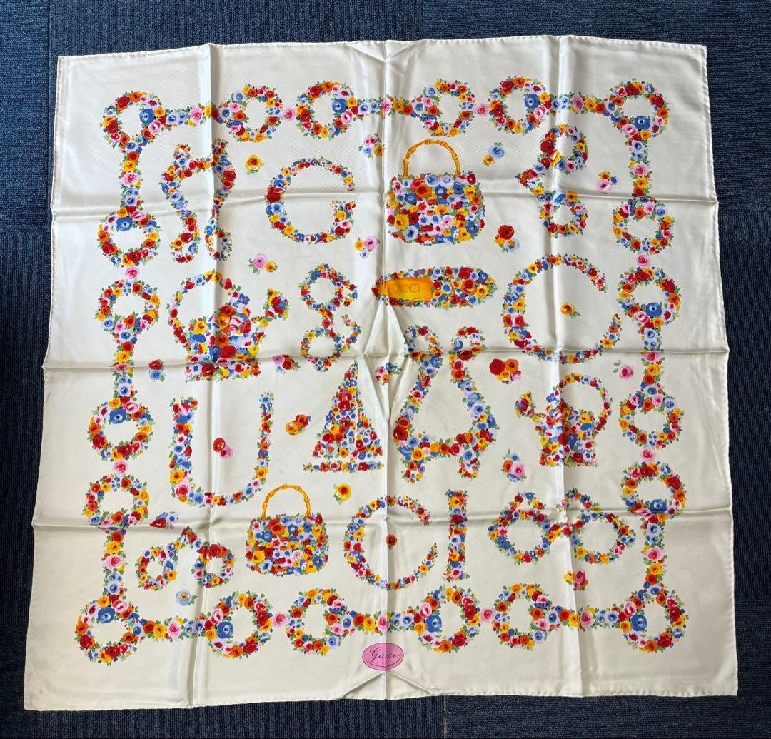 Vintage GUCCI floral 100% silk scarf　86cm×88cm