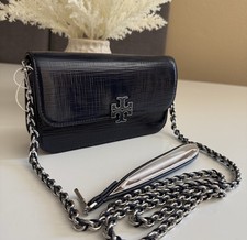 NWT , TORY BURCH BRITTEN TEXTURED PATENT CHAIN WALLET W. WRISTLET NAVY