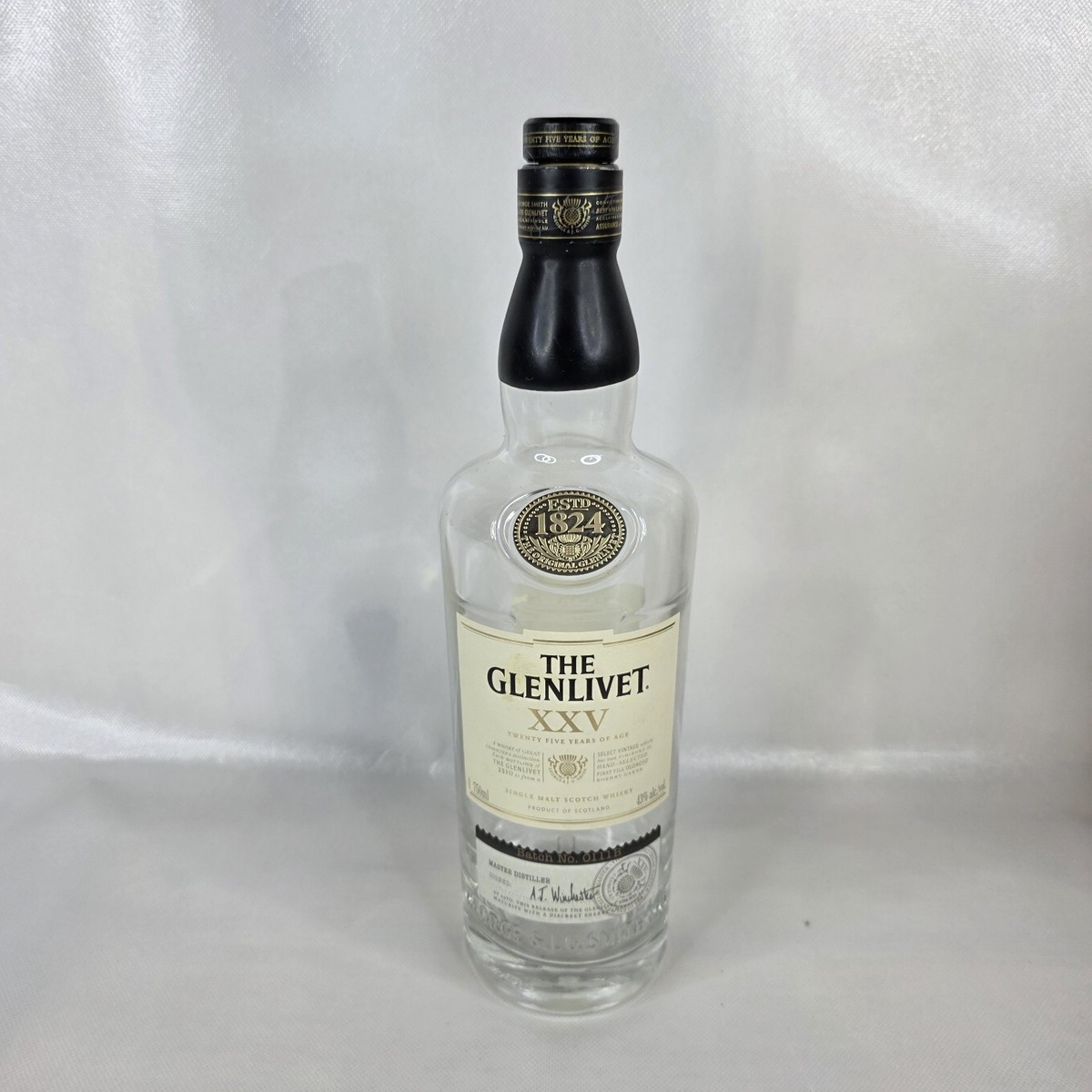 Glenlivet Single Malt Scotch Whisky XXV 25 Years Age Wooden box w