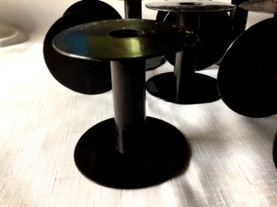 20 Kunststoff Spulen leer, 70 mm x 70 mm Hoch, Lochgröße 16 mm, 2. Wahl