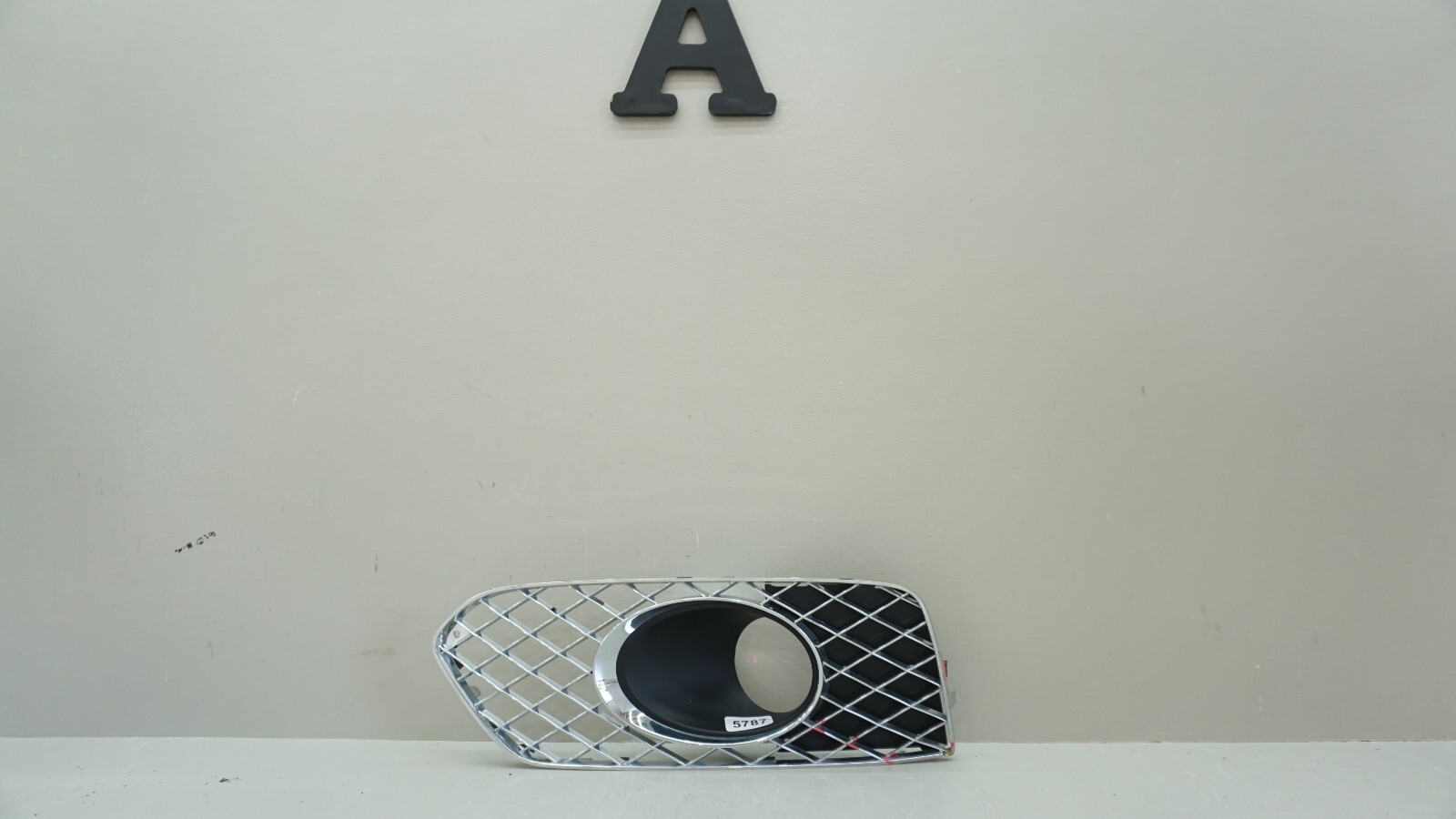 2017-2018 BENTLEY BENTAYGA FRONT LEFT SIDE FOG LIGHT COVER GRILLE OEM 36A807681