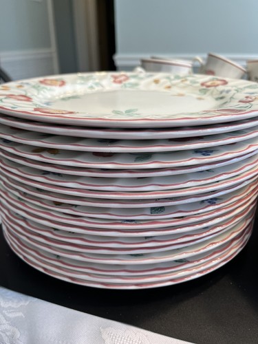 79 pc Set Churchill China Briar Rose Staffordshire England - Picture 7 of 15