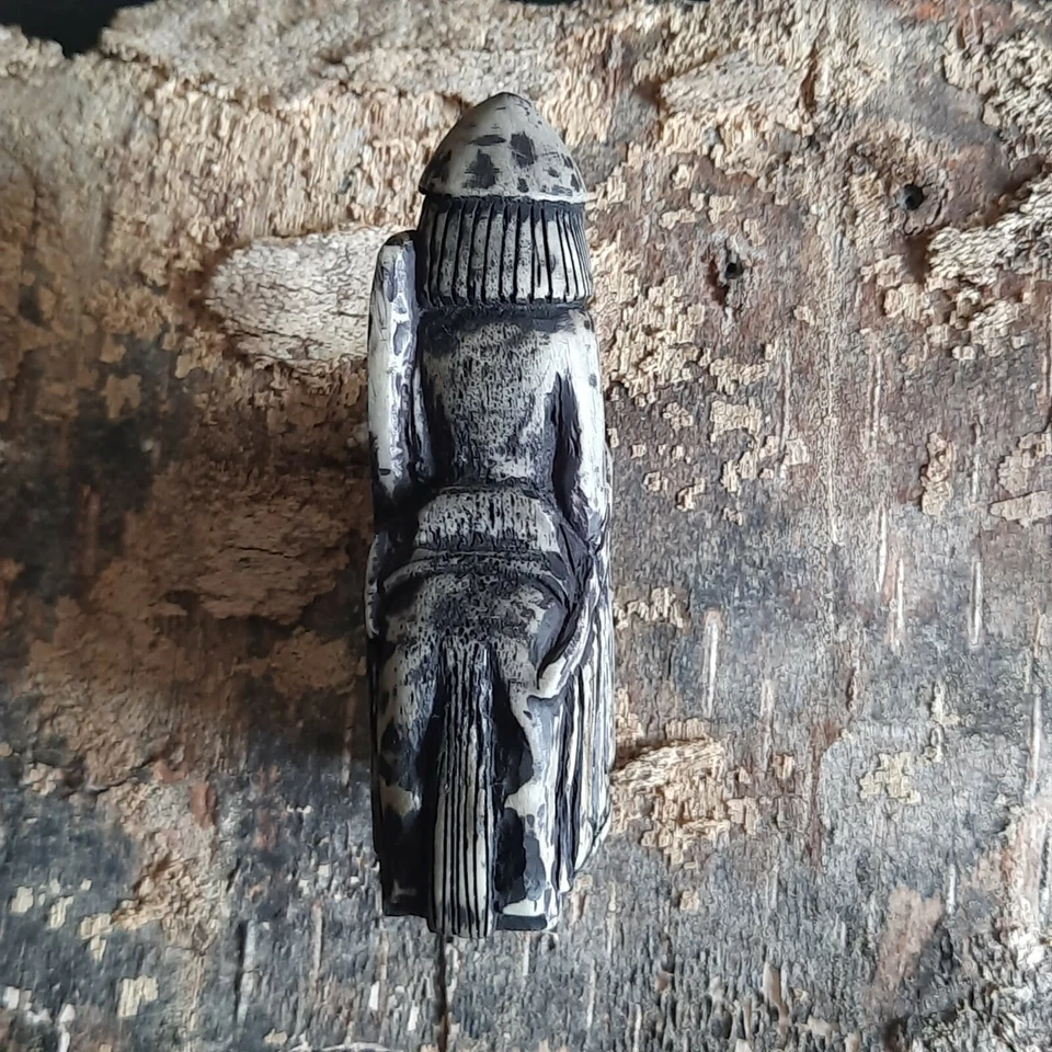 Figura de caballero Lewis Chessmen, mano única - talla, copia de ajedrez antigua Foto 3 de 4