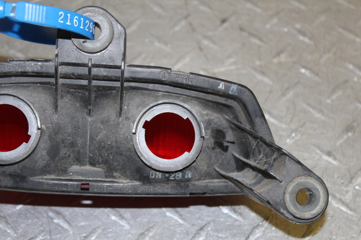 8/23 ×1 1995 KAWASAKI NINJA ZX9R ZX900B REAR TAIL TAILLIGHT BACK