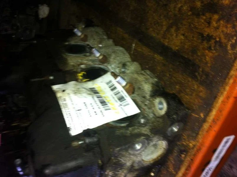 Culata pasajero derecho Ford Windstar 97-98 6-232, 3,8 litros Foto 3 de 4