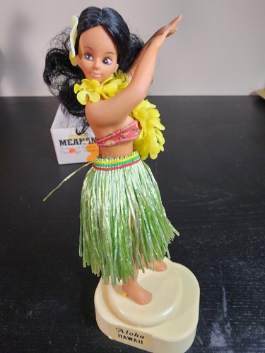 MUSIC BOX Hawaiian Tiki PLASTIC HULA GIRL Aloha DANCING CUTIE! Souvenir 10" TALL - Picture 4 of 8