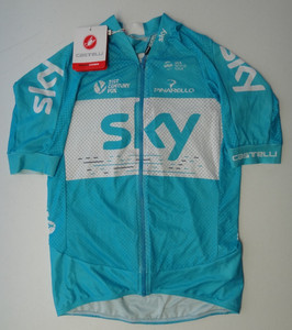 Team Sky wear 2018 Castelli rain jacket at Tour de Romandie | Cyclingnews
