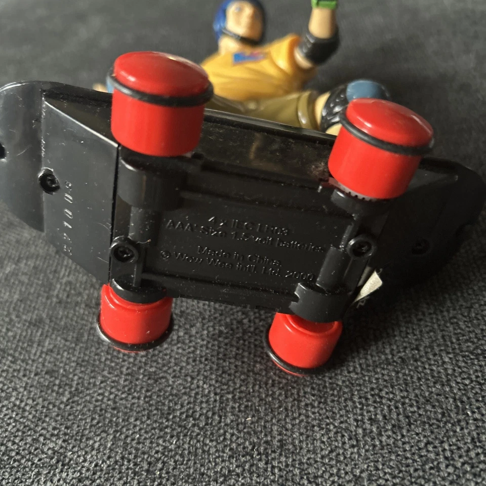 Vintage 2000s TONY HAWK Totally Extreme Skateboard Figure No Remote, Untested - Image 2 of 4