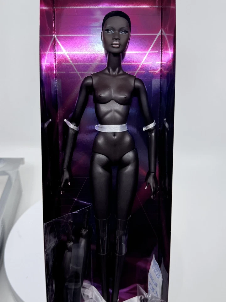 NUEVO Integrity NuFace Estilo Tacones de aguja de laboratorio Out Convention Nadja Rhymes Muñeca desnuda Foto 4 de 4