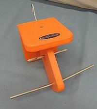 Kettle Moraine 8334 Single Oriole Fruit Feeder - Bright Orange