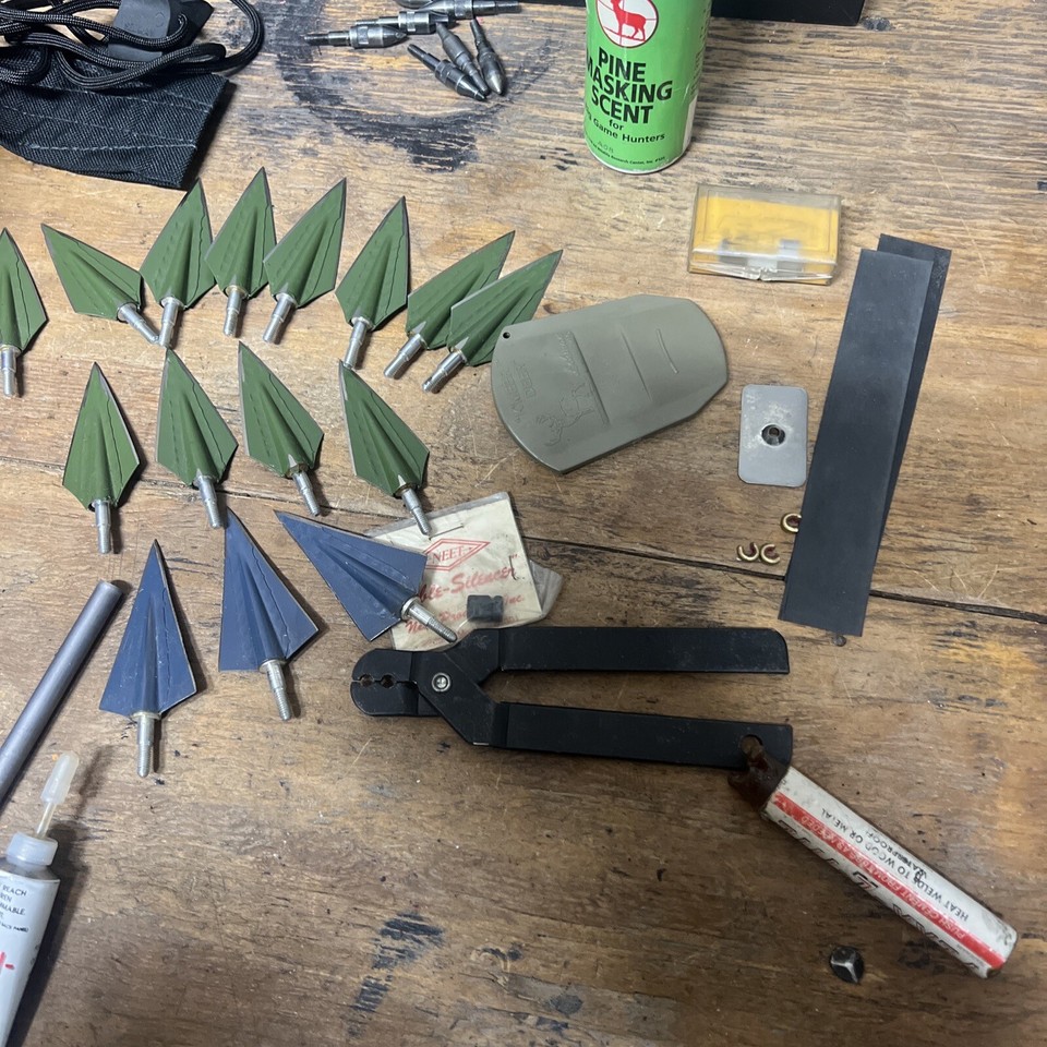 Bow Arrow Arrowhead Lot Archery Box Plano Zwickey Broadheads Kit Points