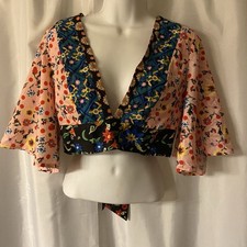L ?atiste By Amy Women?s Flowey FloralTop Size Medium crop Top v neck Tie Back