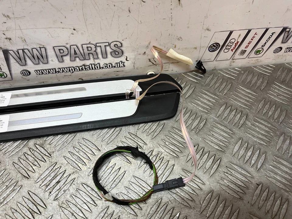 AUDI A3 S3 RS3 8V 3DR ILLUMINATED DOOR SILL STRIPS 8V3947417 8V3947418 2013-2020 — 第 2/4 张图片