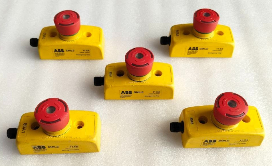 LOT OF 5 ABB 2TLA030051R0000 EMERGENCY STOP BUTTON *USED*