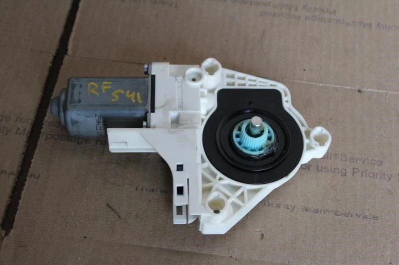 2012 大众 TOUAREG 右乘客前门窗电机 8K0959802B — 第 2/4 张图片