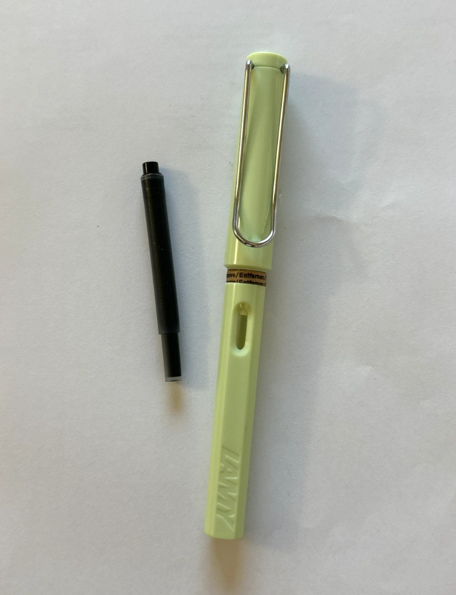 LAMY Safari Fountain Pen Spring Green Fine Nib + Black Ink Catridge NO BOX