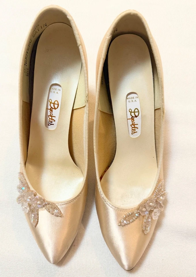 Zapatos de tacón formales vintage de satén marfil teñibles con apliques de cuentas y lentejuelas talla 7 B Foto 4 de 4