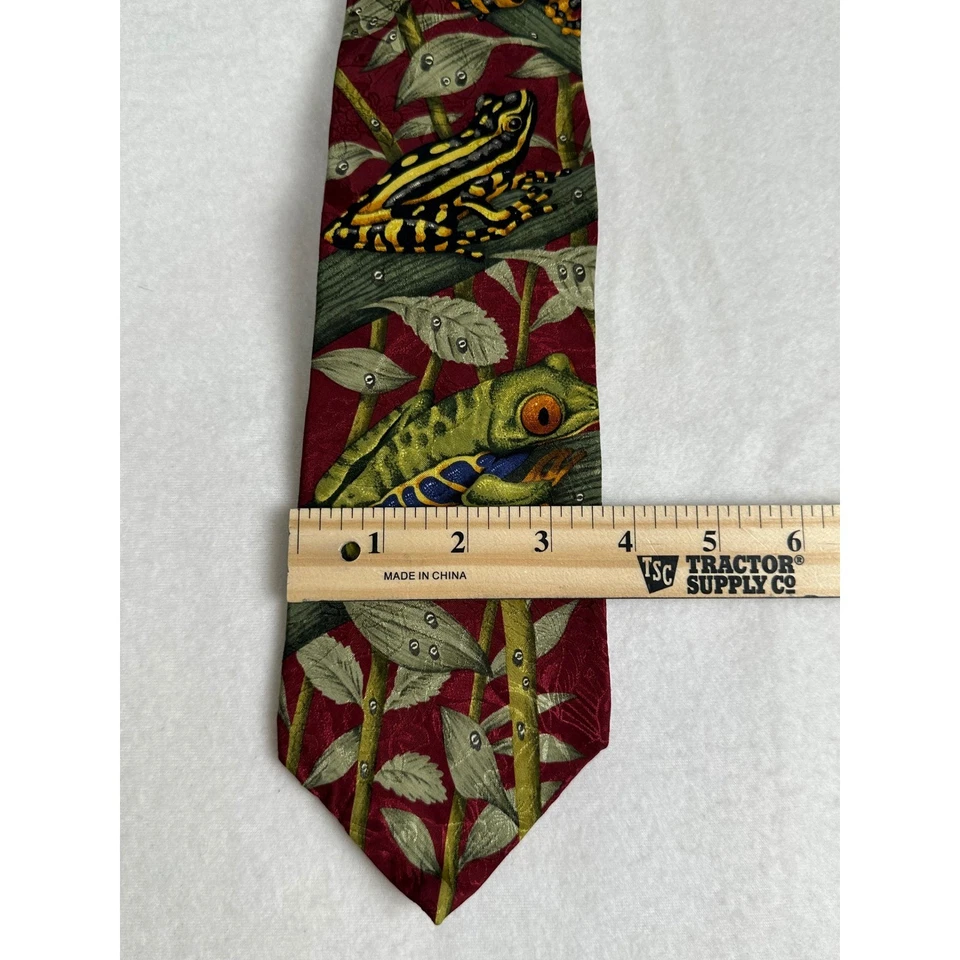 Corbata de seda Bruce's Rainforest especies en peligro de extinción rana novedad para hombre Foto 2 de 3