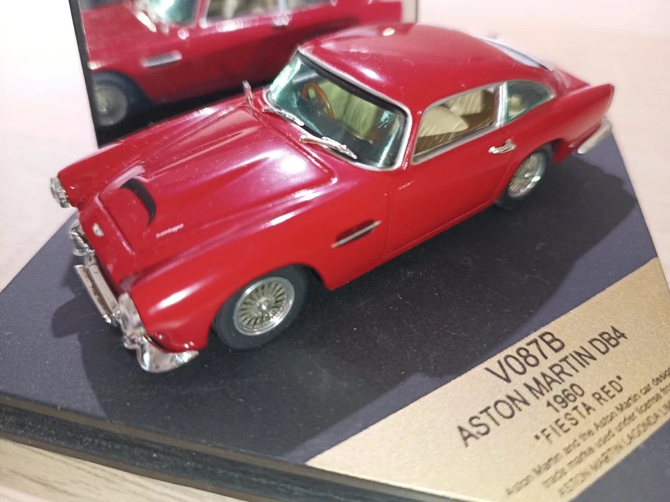 Vitesse V087B Aston Martin DB4 1960 Fiesta Red 1/43 scale - Imagem 3 de 4