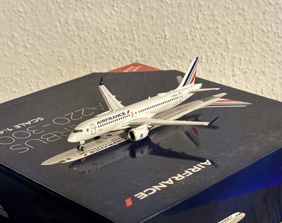 GeminiJets 1:400 AirFrance Airbus A220-300 F-HZUA - Bild 2 von 3