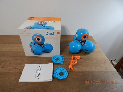 Wonder Workshop Dash Robot Bluetooth Programable Robot STEM Coding Educational