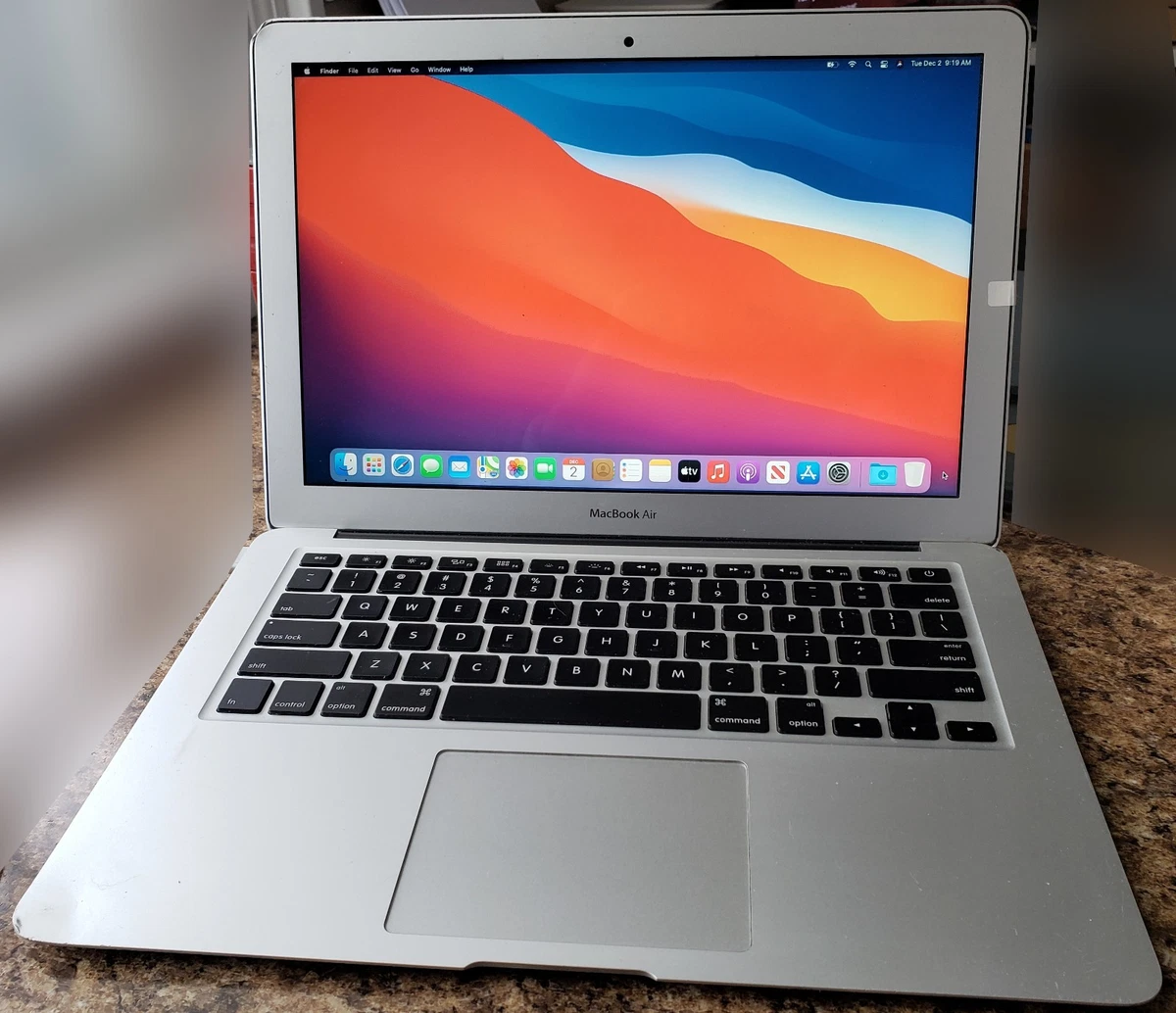 MacBook本体 MacBook Air 13.3 2013 mid i5 Amazon.com: Apple MacBook Air 13.3-Inch Laptop MD760LL/B, 4GB Ram