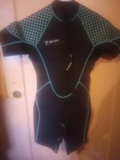 Zifumei Size 8 Shorty Wet Suit Blk & Aqua Blue