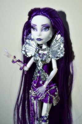 Violet Nocturne OOAK Custom Doll Spectra handbemalt Saran Reroot Monster High