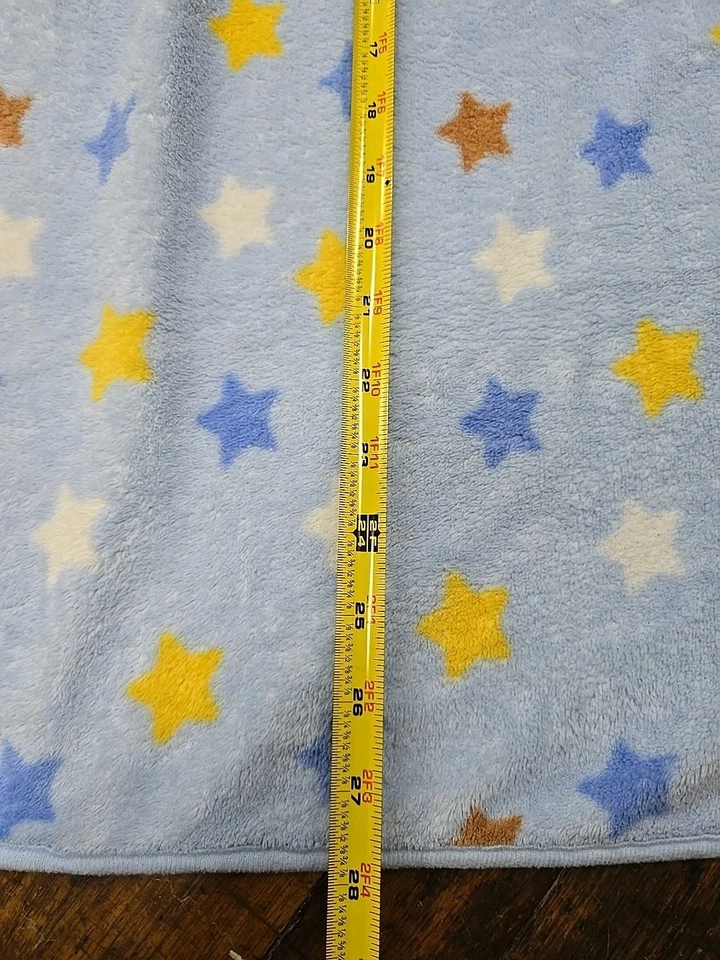 Manta estrella de felpa azul con estrellas y deportes Regent Baby Products Foto 3 de 4