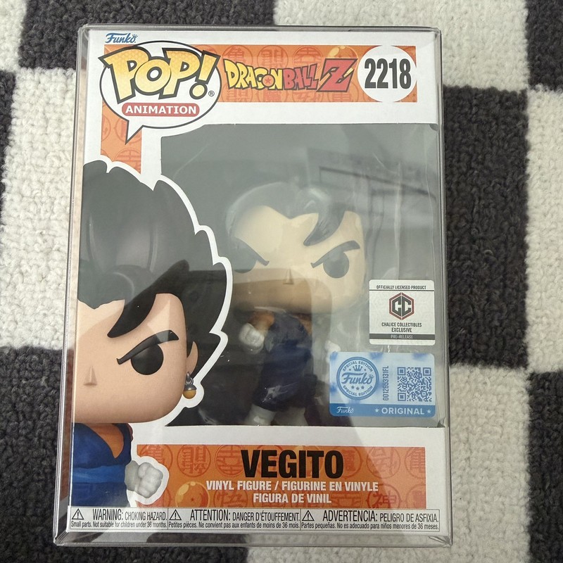 Funko Pop! Dragon Ball Z #2218 Vegito - Exclusive Special Edition w/ Protector