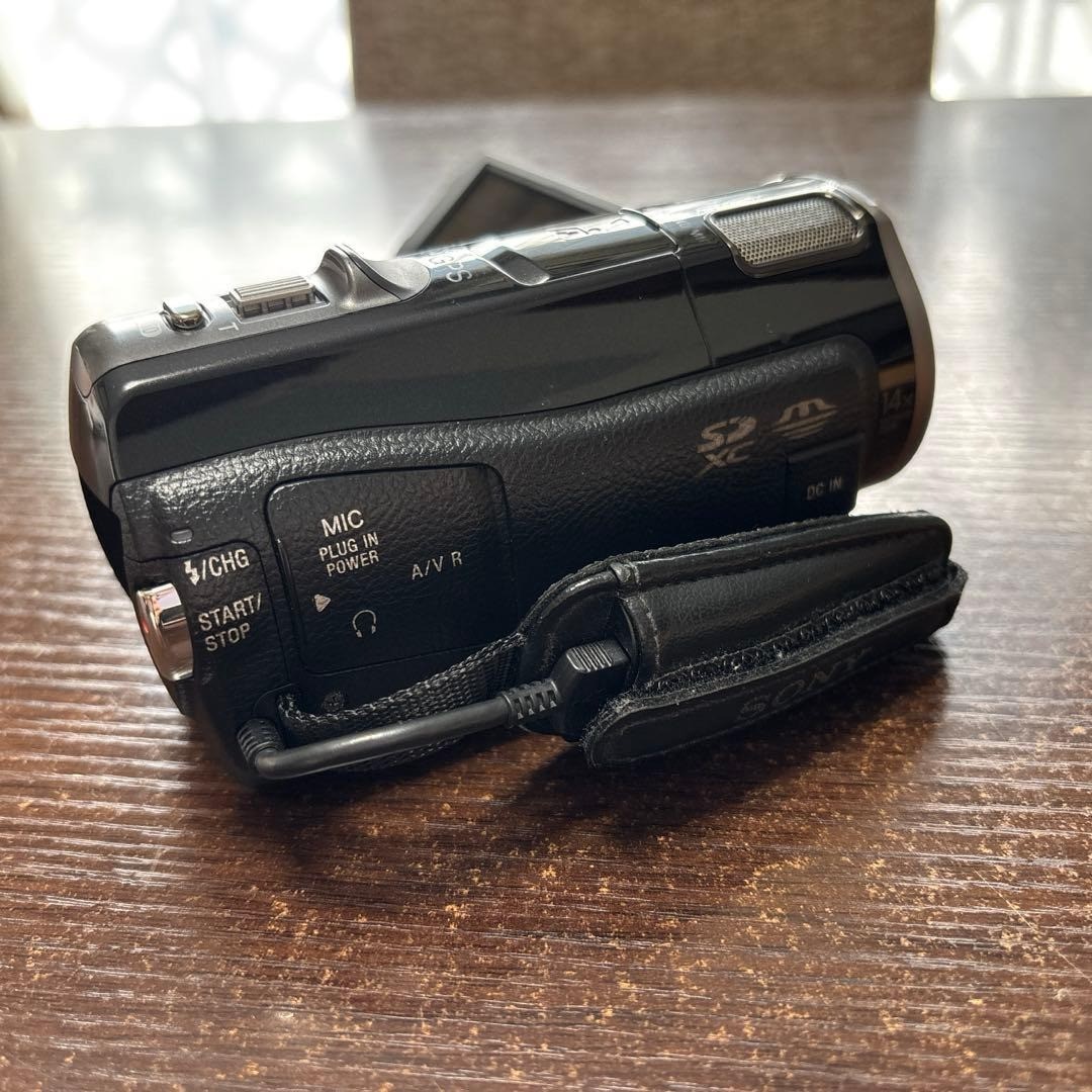 Sony Handycam HDR-CX560V Black Full HD Digital Video Camera 10x