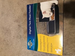 digital two meal feeder