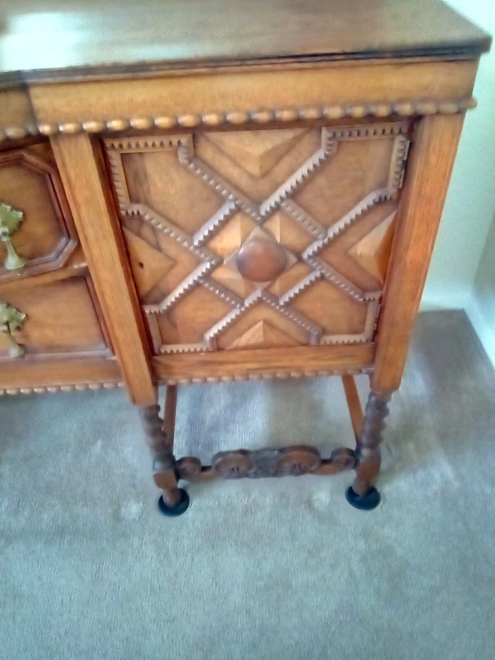 Hermoso aparador/buffet de roble antiguo torcido jacobino Foto 3 de 4