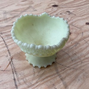 Vintage Fenton URANIUM CUSTARD GLASS PINWHEEL Footed Compote with Saw Tooth 6.5"