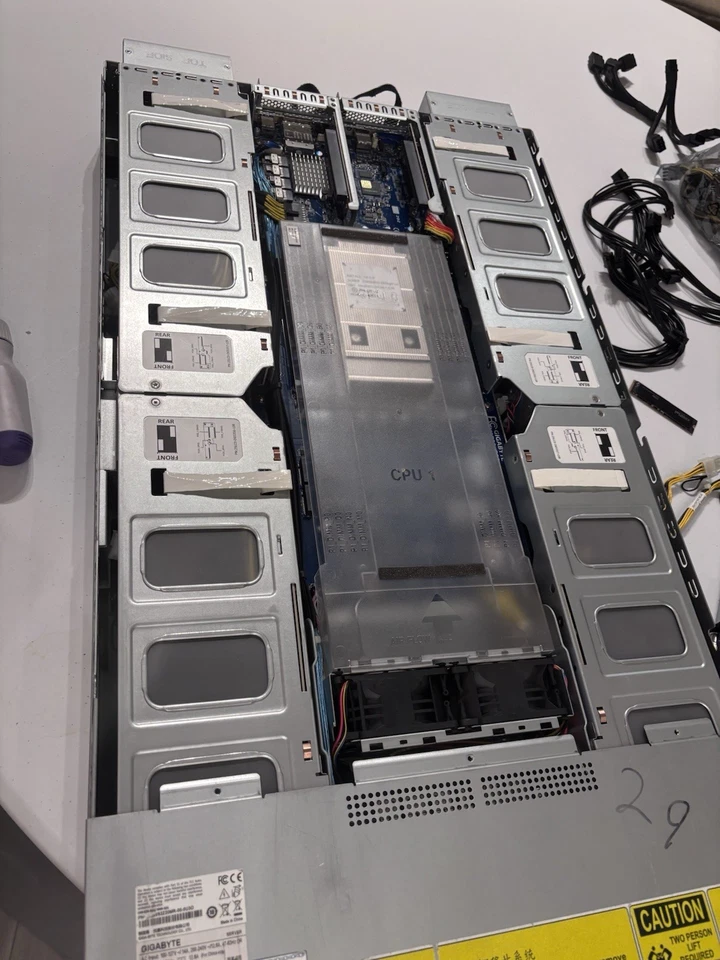 Gigabyte G292-Z20 HPC Server AMD EPYC 7402P CPU 256GB PC4 up 8x G4 GPU Card - Image 2 of 4