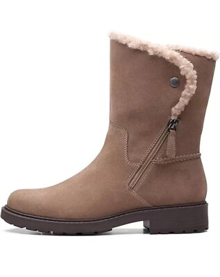 Clarks Opal halbhoher Damenstiefel mit Reißverschluss, Kiesel-Wildleder in Beige Größe 6D