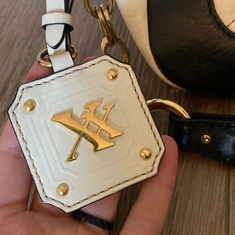 Bolso de mano de colección Y2K Max New York cuero blanco y negro cadena dorada bolso de boliche forma Foto 3 de 4