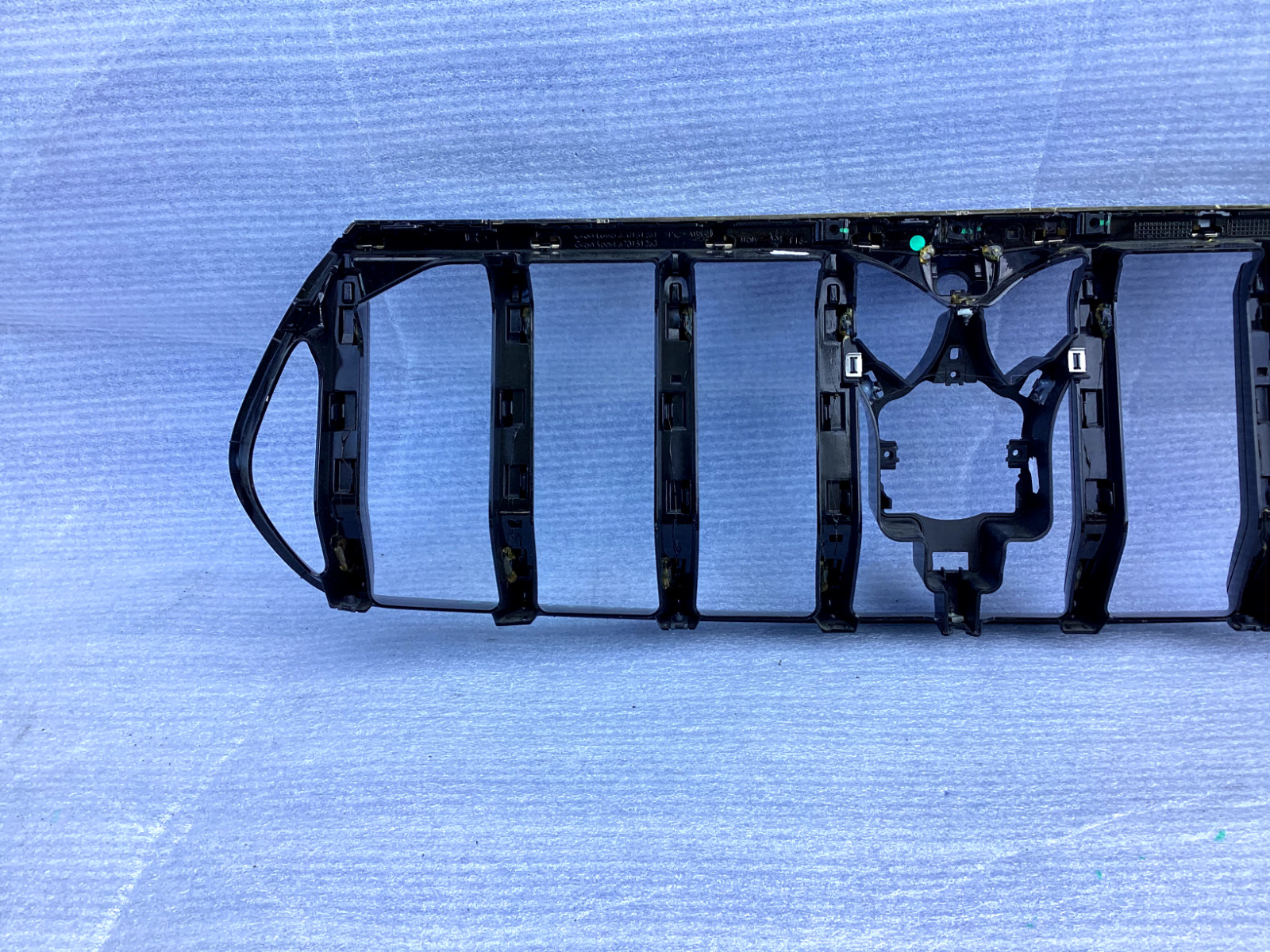2019-2020 Maserati Levante front bumper grille PART#670151261 OEM