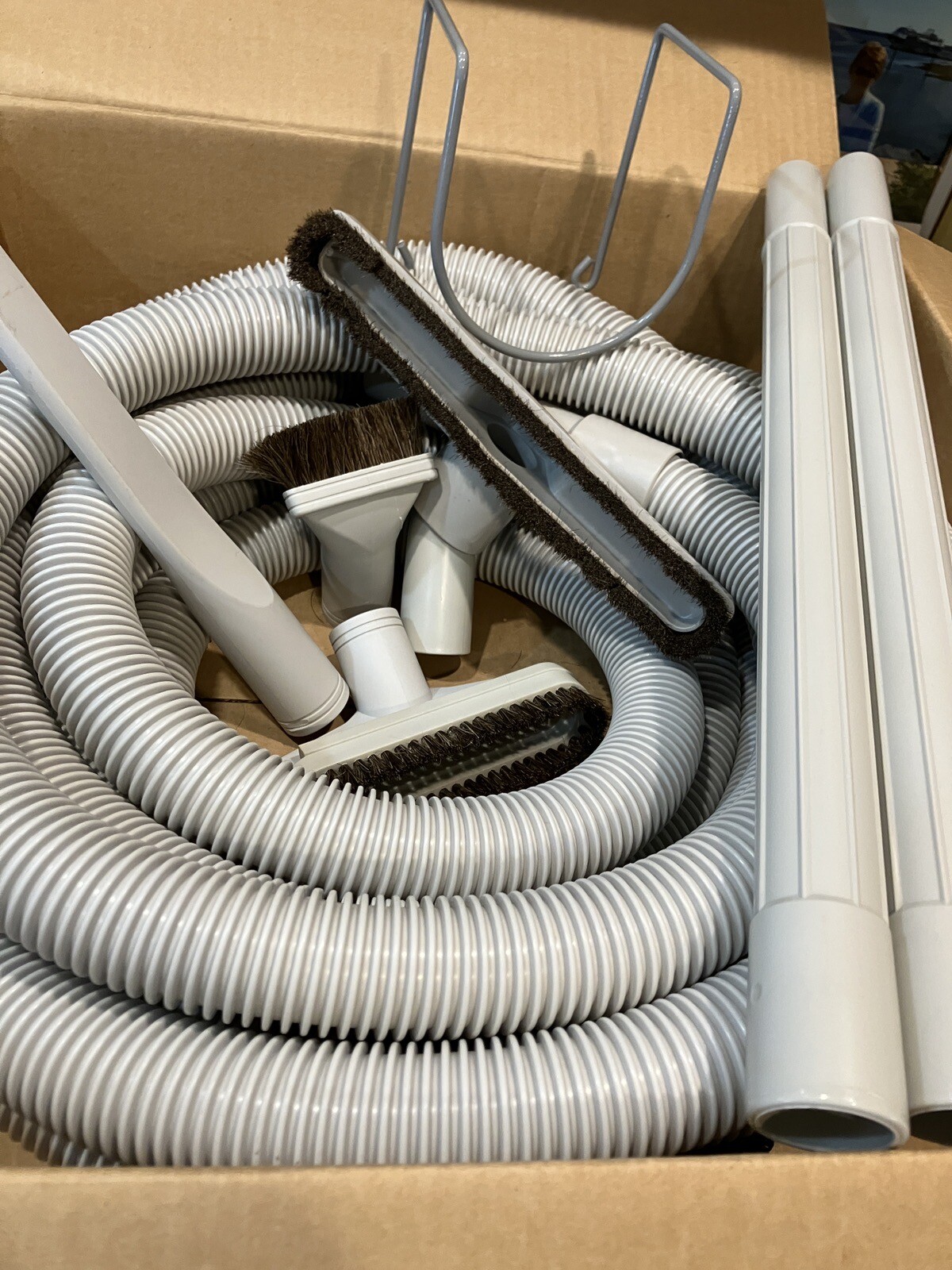 Vacuflo Central Vacuum Garage Car Care Kit 25' Hose 2 19" Wands Tools