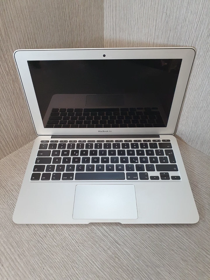 Apple MacBook Air 11" 2015 · i5 · 4GB · 120GB, photo 1 of 5