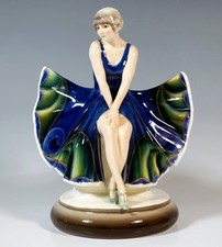 GOLDSCHEIDER WIEN FIGUR SITZENDE TÄNZERIN IM SCHMETTERLINGSKLEID LORENZL NR:5582