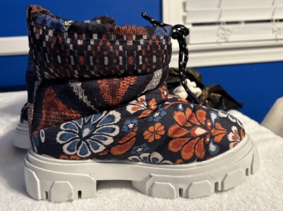 NWT Farm Rio Lug Sole Puffer Bootie Platform Pineapple Flowers W Size 7