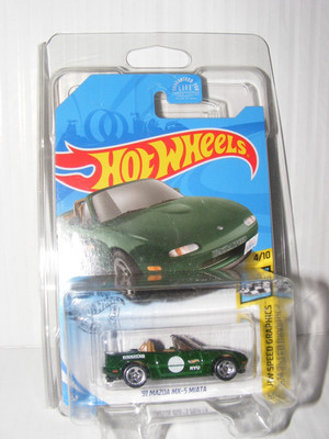 Hot Wheel 2019 Game Stop Exclusive  91 Miata Mx-5 Green w/ Protector