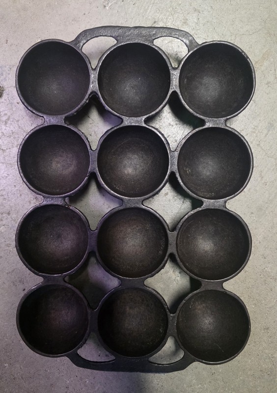 Very Early Pre Griswold ERIE No 9 (947) Cast Iron Golf Ball Gem Baking Pan
