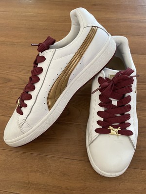 maroon tennis shoes