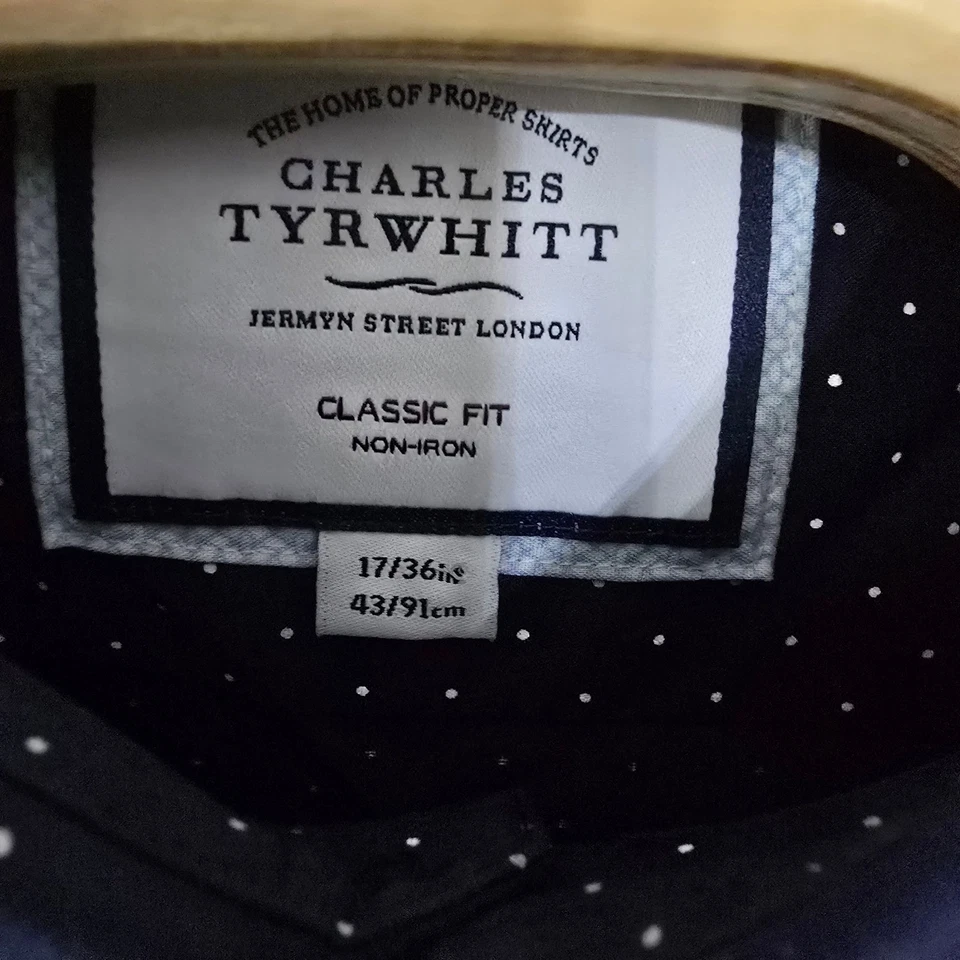 Charles Tyrwhitt Mens Dress Shirt 17/36 Classic Fit Non Iron Navy Polka Dot - Image 4 of 4