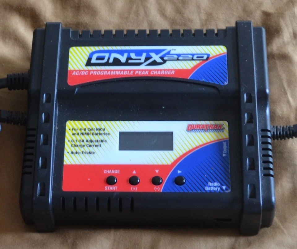 Duratrax Onyx 220 Battery Charger for all NiMH and NiCd 1:32 to 1:8 Scales - Image 2 of 4
