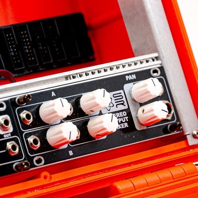 Synthrotek Power Lunch ユーロラックケースと1U mix Synthrotek Power Lunch ユーロラックケースと1U mix Amazon.com