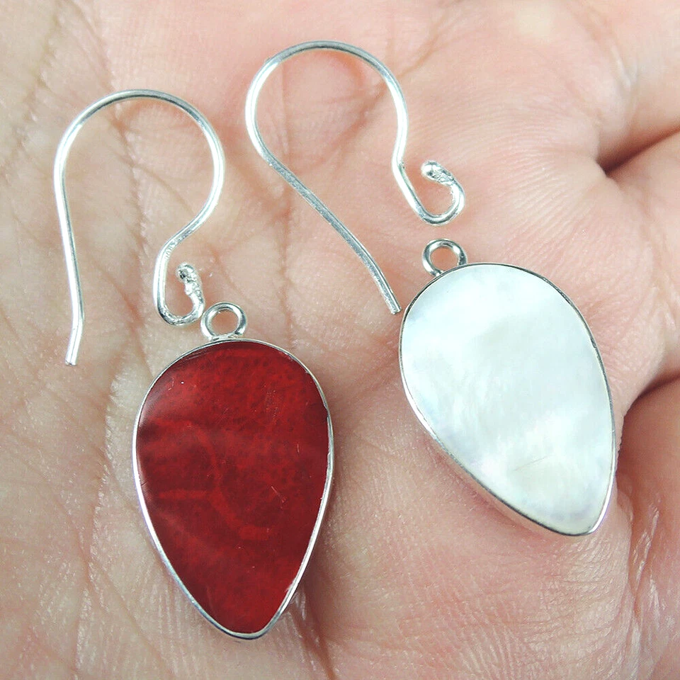 Orecchini 2 in 1 design in argento 925 reversibile corallo rosso e madreperla... - Immagine 2 di 4